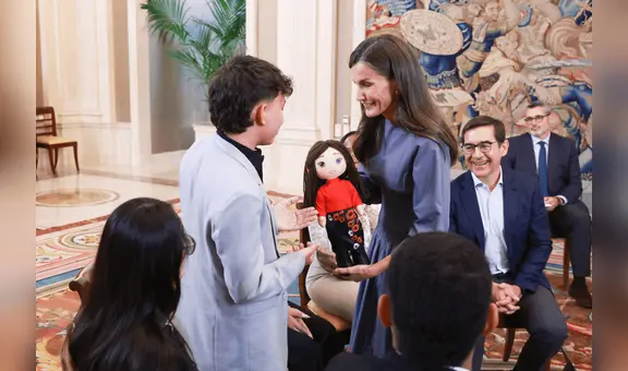 La reina recibe a diez jóvenes de Colombia y Perú becados por Fundación Microfinanzas BBVA