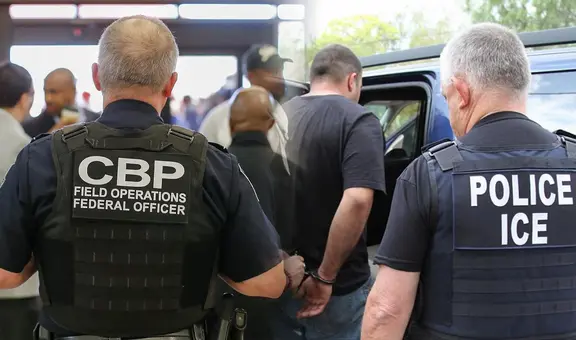 ICE podría deportar a inmigrantes con Green Card en EEUU tras fuerte advertencia del CBP