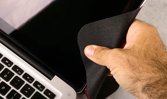¿Tienes una laptop? Así es como debes limpiar su pantalla o podrías dañar tu equipo