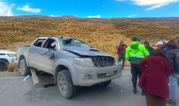 Una persona fallecida y otra herida deja volcadura de camioneta en Puno