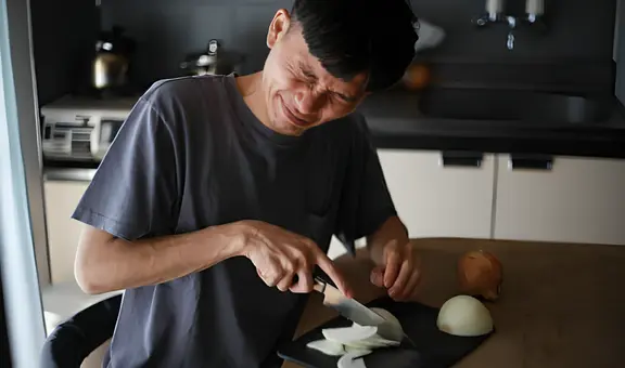 ¿Por qué lloramos al cortar cebollas? Un estudio científico revela qué cuchillo utilizar y cómo evitar las lágrimas