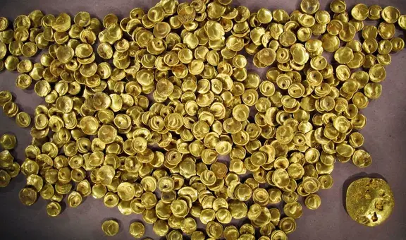 Arqueólogos descubren un tesoro con cientos de monedas de oro y joyas valiosas en una aldea abandonada hace 2.200 años