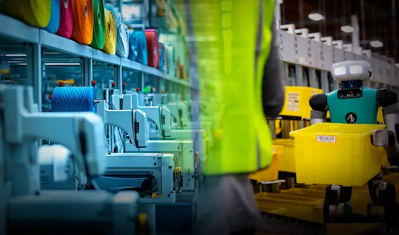 Trabajadora en Rusia gana juicio tras ser reemplazada por IA: su empleador deberá indemnizarla y devolverle su puesto