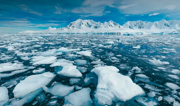 Científicos revelan que el derretimiento de los hielos está volviendo más saladas las aguas de los océanos