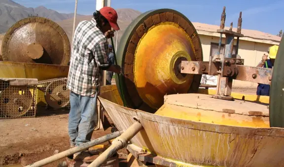 Mientras el oro apunta a US$4.000, el Perú vive su propio capitalismo salvaje: ¿por qué la caída del oro no es el principal problema?