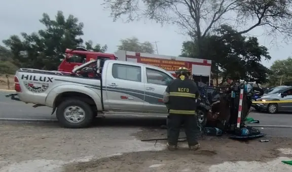 Piura: tres trabajadores municipales mueren tras choque entre mototaxi y camioneta