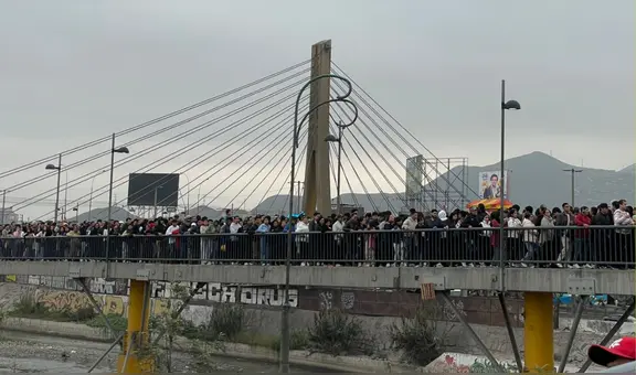 Intensa aglomeración de personas bloquea puente Rayito de Sol en vísperas de Fiestas Patrias en Lima