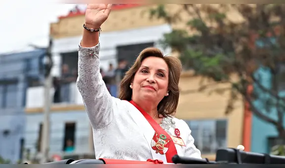 Dina Boluarte es pifiada y recibida con gritos durante su último recorrido en la Parada Militar: "Asesina"