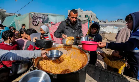 Francia enviará 40 toneladas de ayuda humanitaria a Gaza vía aérea, pero advierte "no es suficiente"