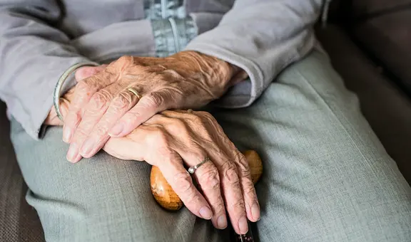 Científicos de EEUU revelan cuándo empieza realmente la vejez: no es a los 50 ni los 60 años, según el estudio