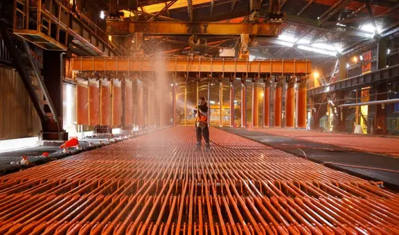 Donald Trump da giro en aranceles al cobre: impone 50% solo al semiacabado y precios del metal rojo se desploman