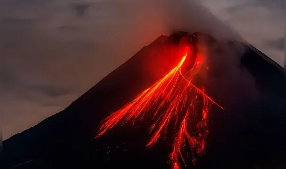 Indonesia reactiva alerta máxima por erupción en volcán del monte Lewotobi Laki Laki: se visualizó columnas de ceniza
