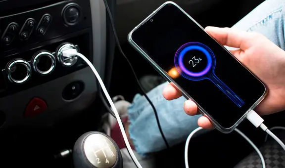 Por qué no deberías cargar tu teléfono en el puerto USB del auto: esto puede pasarle a su batería