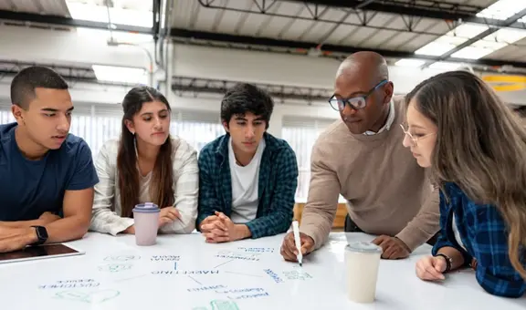 ¿Qué estudiar en la era de la IA? Las 5 carreras universitarias con alta demanda y buenos sueldos en Argentina