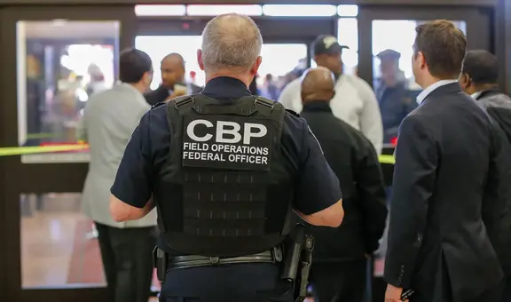 CBP incauta millonario lote de relojes y estampillas falsas en la frontera: el contrabando iba directo a Nueva York