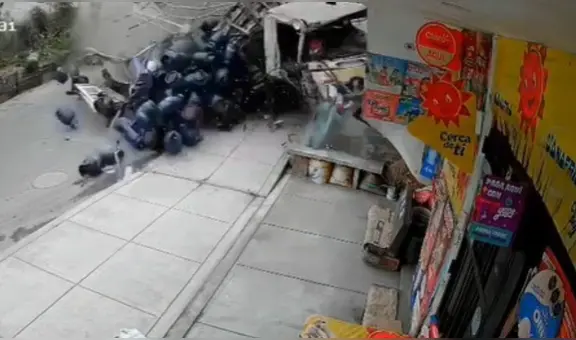 Tragedia en la entrada de Pasamayito: al menos 3 fallecidos deja violento triple choque en Collique, Comas