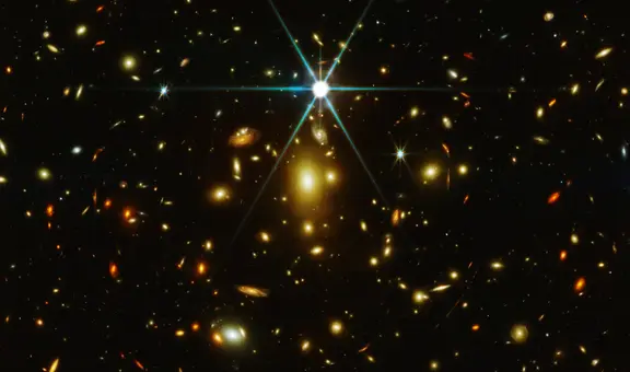 La estrella más lejana descubierta, podría no ser una estrella, revela el telescopio James Webb