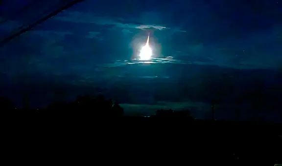 Un meteorito en forma de gigantesca bola de fuego cruzó Japón iluminando el cielo nocturno