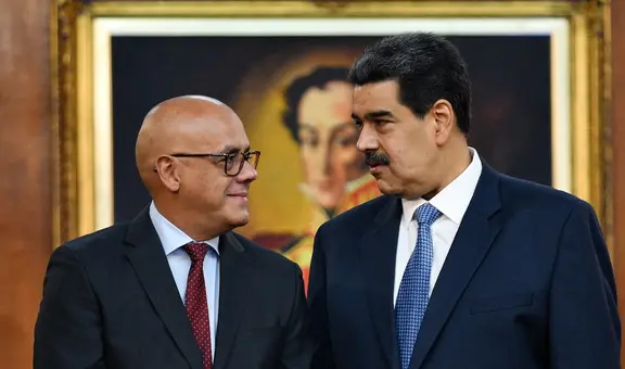Régimen de Maduro lanza amenaza a EE. UU. tras despliegue de buques de guerra: "Extranjero que entra, se queda preso"