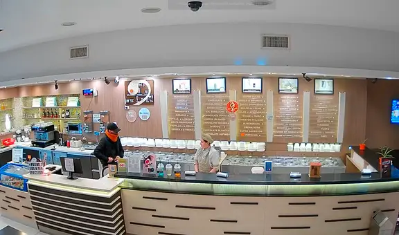 Ladrón pide disculpas a empleada de una heladería antes de cometer asalto en Argentina: “Perdóname, te tengo que robar”