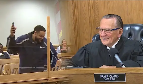 El emotivo momento del juez Frank Caprio con un inmigrante latino que no sabía inglés: redujo su multa por bailar bachata