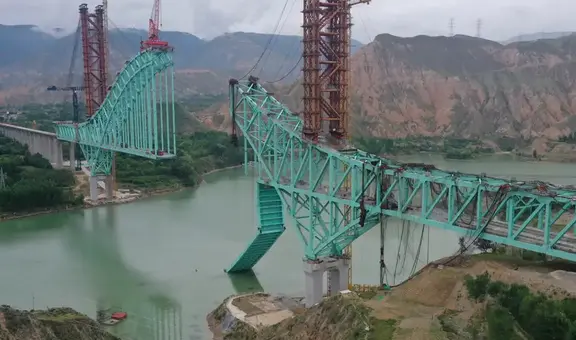 Puente ferroviario colapsa en China: video muestra el momento del derrumbe que dejó 12 muertos