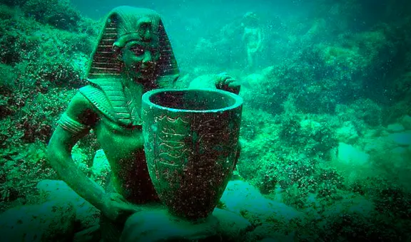 Arqueólogos egipcios descubren ciudad sumergida de más de dos mil años bajo el mar Mediterráneo
