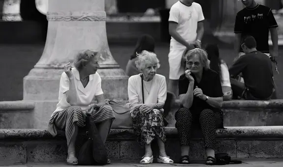 Estudio de Harvard revela cuál es el arrepentimiento más común de las mujeres en su vejez