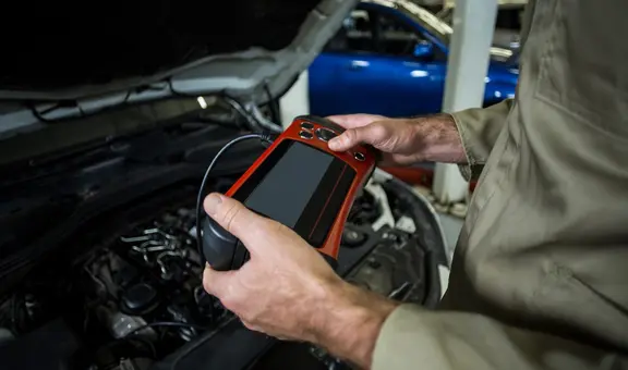 ¿Cada cuántos kilómetros debes revisar los frenos, neumáticos y batería de tu vehículo?: guía practica de mantenimiento