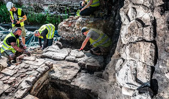 Arqueólogos descubren la tumba de un caballero medieval del siglo XIII bajo una heladería en Polonia