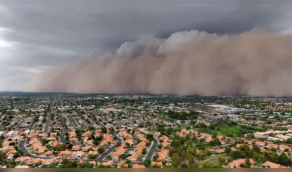Gigantesca tormenta de polvo en EEUU obliga a cancelar vuelos y deja a más 10.000 personas sin luz