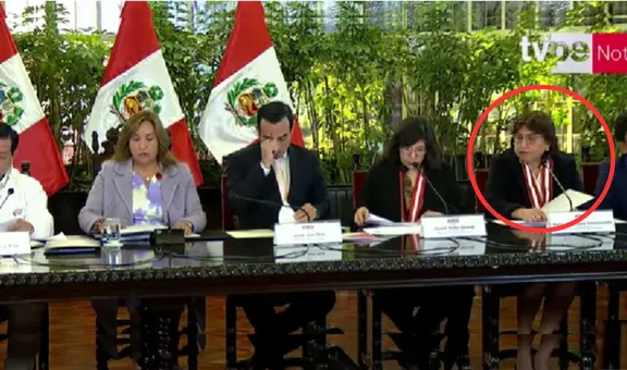 Dina Boluarte evita saludar a fiscal de la Nación, Delia Espinoza, en evento oficial