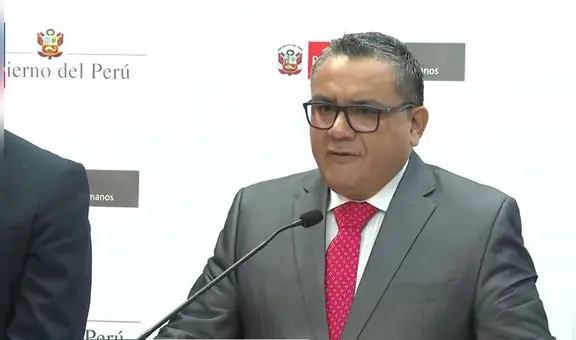 Juan José Santiváñez reaparece y evita pronunciarse por allanamientos en su contra