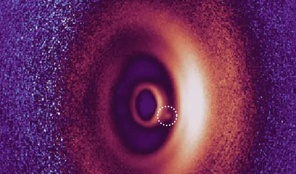 Científicos capturan la imagen del nacimiento de un planeta a 430 años luz que se forma cerca de una estrella joven similar al sol