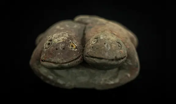 Arqueólogos descubren en Perú escultura de sapos de la civilización más antigua de América: tiene 3.800 años