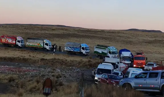 Puno: encapuchados detienen 20 vehículos, asaltan a 50 pasajeros y fugan a Bolivia