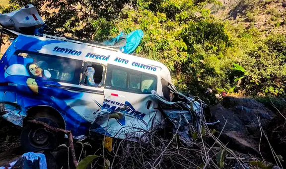 Dos personas fallecen y nueve resultan heridas tras despiste de minivan en La Libertad
