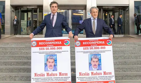 Eurodiputados presionan con afiches de recompensa de US$50.000.000 contra Nicolás Maduro al Parlamento Europeo