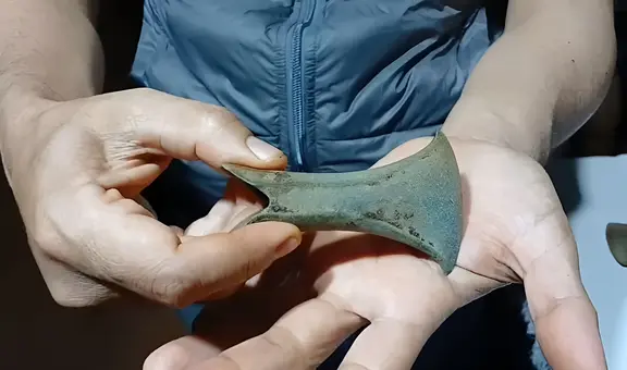 Arqueólogos descubren una misteriosa hacha de 3.000 años que su origen provendría desde el espacio