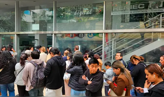 Largas colas se registran en Reniec de Miraflores