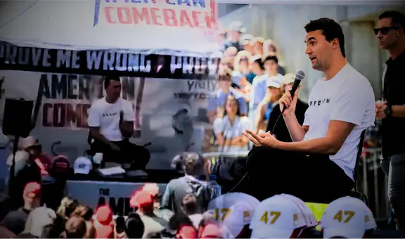 Así fue el preciso momento en que Charlie Kirk, aliado de Trump, recibe un disparo en un evento en EEUU