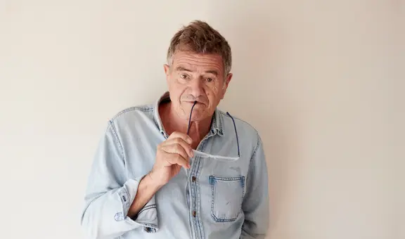 Guillermo Saccomanno: “Los escritores, en general, corren más detrás de la tele que de la literatura”