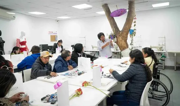 Midis: 172 personas con discapacidad severa estudian carreras técnicas y universitarias en el país