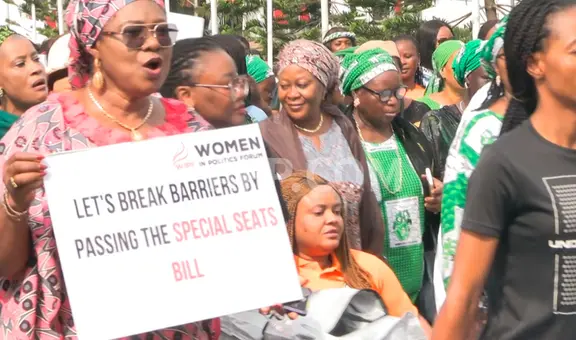 Nigeria: cientos de mujeres protestan para conseguir más escaños en el Parlamento