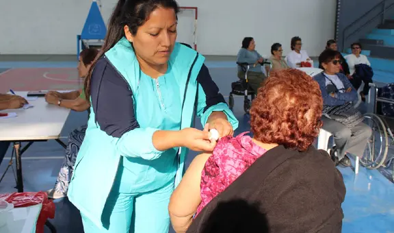 Corte del Santa y MINJUS desarrollan charla y campaña médica a favor de adultos mayores en Casma