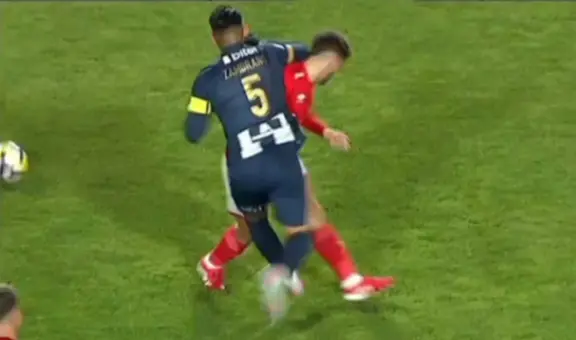 Carlos Zambrano volvió a ser expulsado con Alianza Lima: metió un codazo contra Santiago Arias y vio la roja