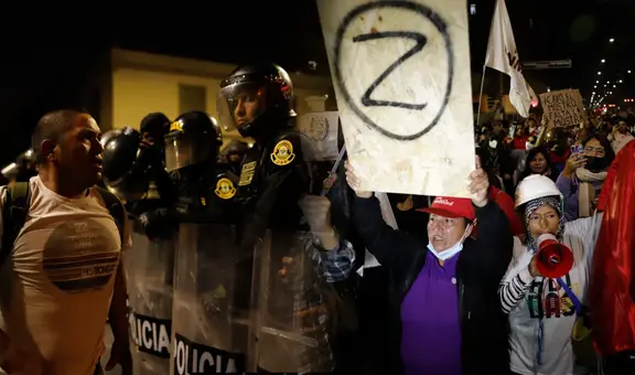 Manifestantes llegan a los exteriores del Congreso: colectivos y estudiantes de San Marcos alzan su voz de protesta