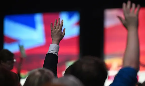 Reino Unido planea endurecer las condiciones para obtener un permiso de residencia permanente