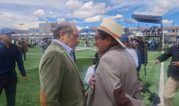 Congresista Héctor Valer escupe e insulta a periodista de Puno que lo increpó por terruquear a manifestantes