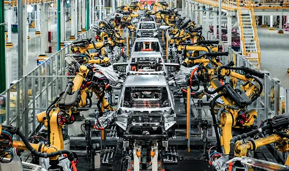 Empresa china ya fabrica carros híbridos y eléctricos en América Latina gracias a enorme fábrica de 4,6 millones de metros cuadrados